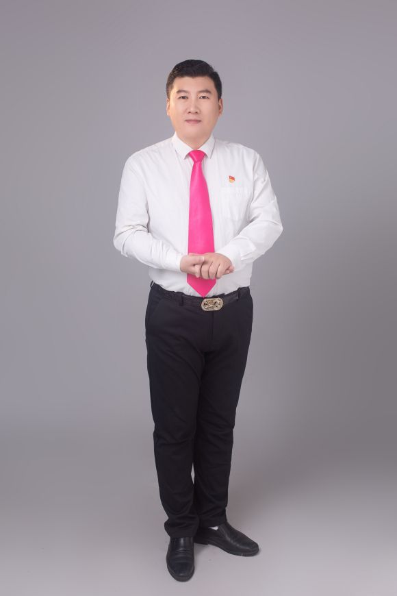 合券客集团董事长蔚启龙